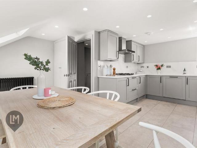 Flat for sale in Southfields, Greater London