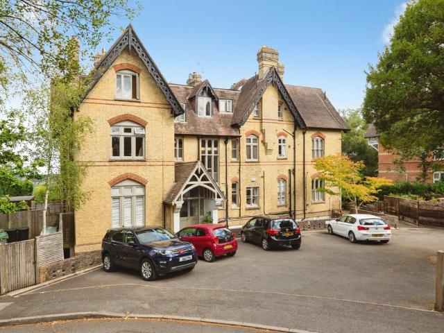 Flat for sale in Broadwater Down, Sandown Park