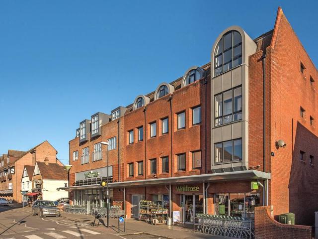 Flat for sale in Gerrards Cross, Denham