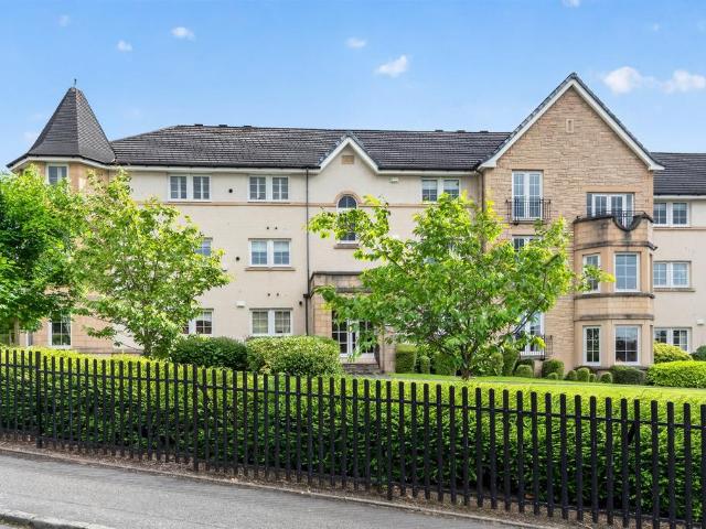 Flat for sale in Rutherglen, Scotland