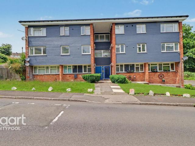 Flat for sale in Trosnant, Griffithstown