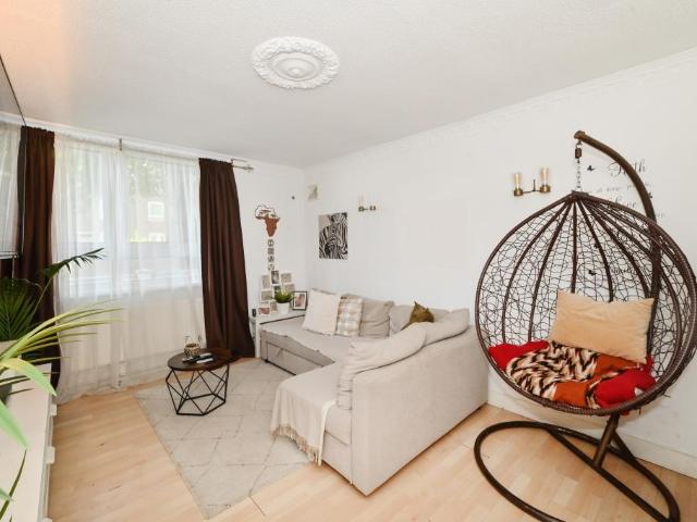 Flat for sale in Bromley-by-Bow, Cat Hill