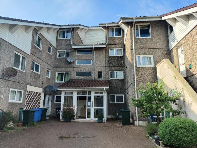 Flat for sale in Kirn, Scotland