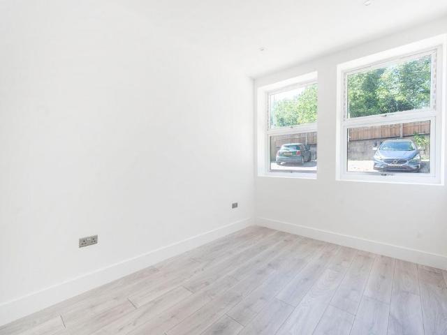 Flat for sale in Pinner, Greater London