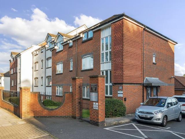 Flat for sale in Hendon, Greater London