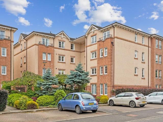 Flat for sale in Milngavie, Scotland