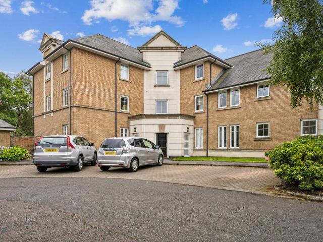 Flat for sale in Crossmyloof, Scotland