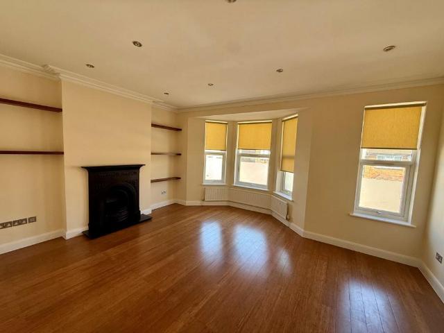 Flat for sale in Harlesden, Greater London