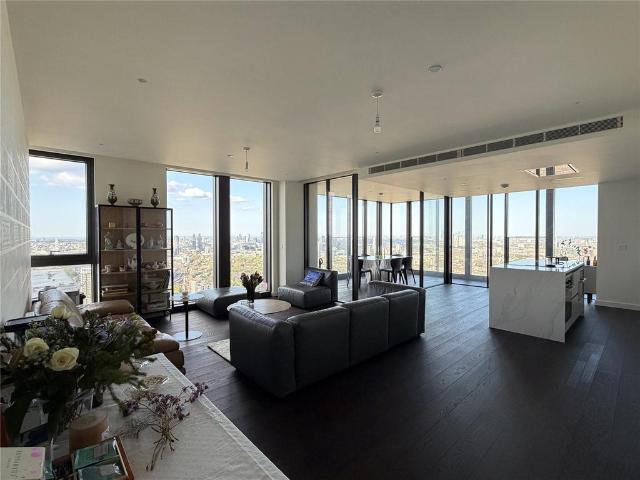 Flat for sale in Vauxhall, Greater London