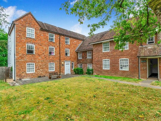 Flat for sale in Barton Stacey, Hampshire
