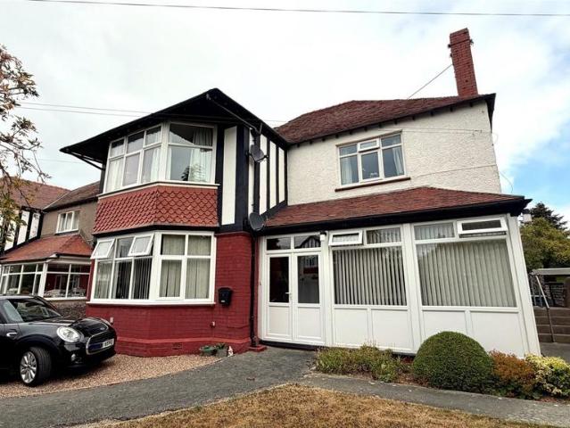 Flat for sale in Colwyn Bay, Wales