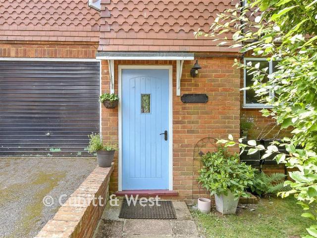 Flat for sale in Red Hill, Surrey