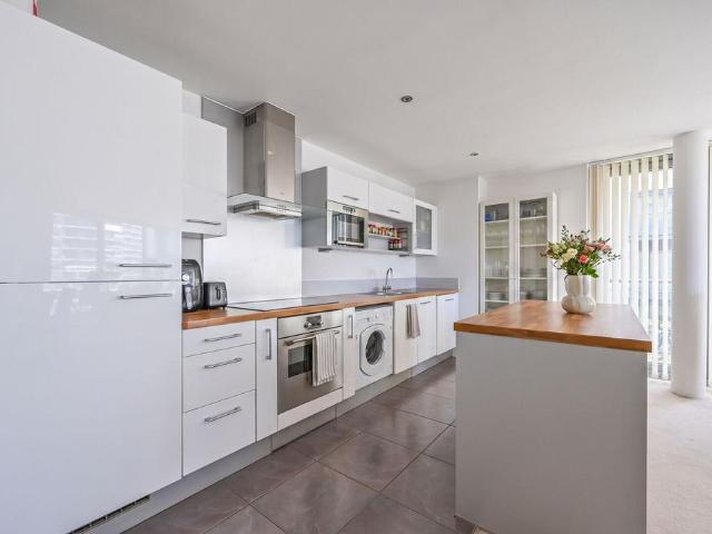 Flat for sale in Custom House, Greater London