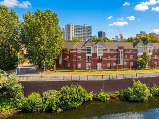 Flat for sale in Blackfriars, Salford
