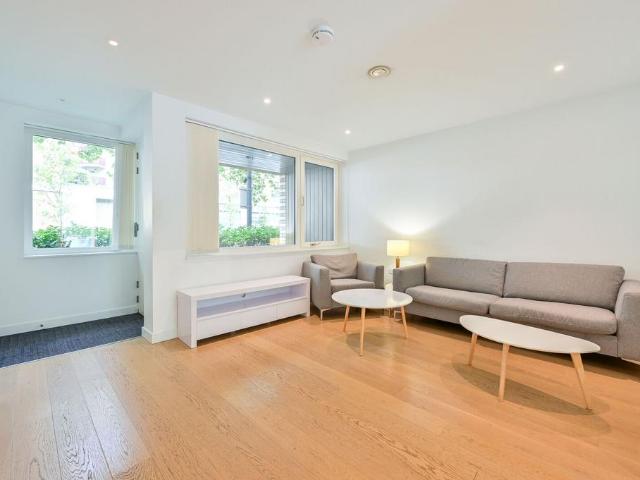 Flat for sale in Elephant and Castle, Greater London