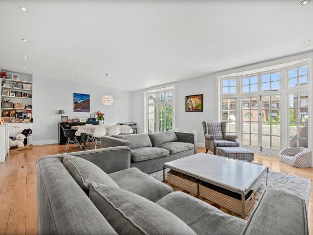 Flat for sale in Maida Vale, Greater London