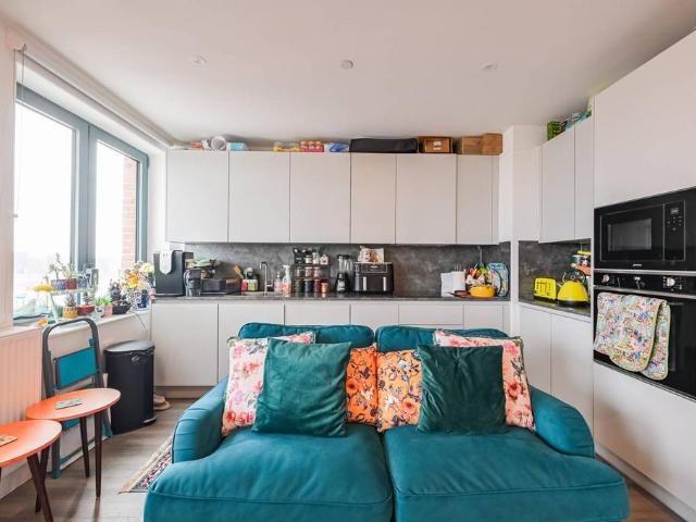 Flat for sale in Bromley-by-Bow, Poplar Grove
