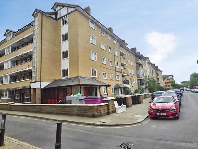Flat for sale in Bethnal Green, Greater London