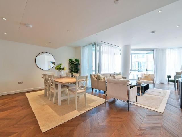 Flat for sale in Nine Elms, Greater London