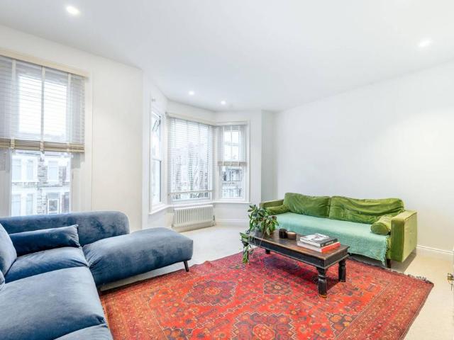 Flat for sale in Harlesden, Greater London
