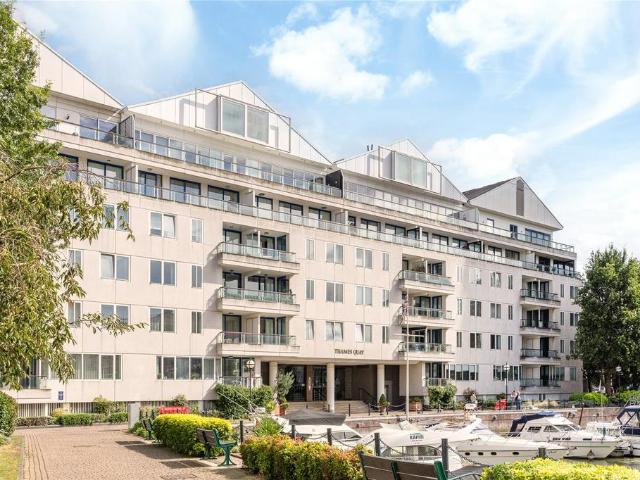 Flat for sale in Chelsea Harbour, Greater London