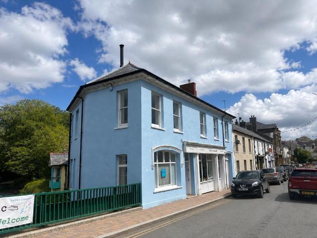 Flat for sale in Tregaron