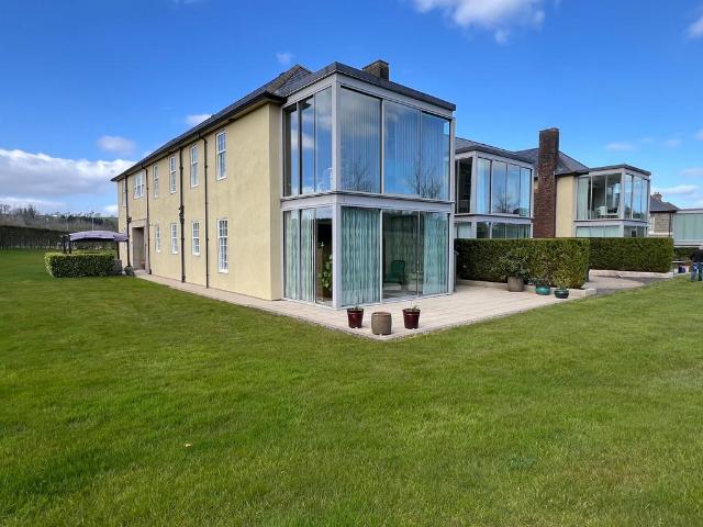 Flat for sale in Pendoylan, Wales