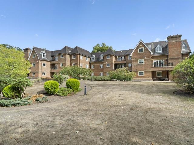 Flat for sale in Weybridge, Elmbridge