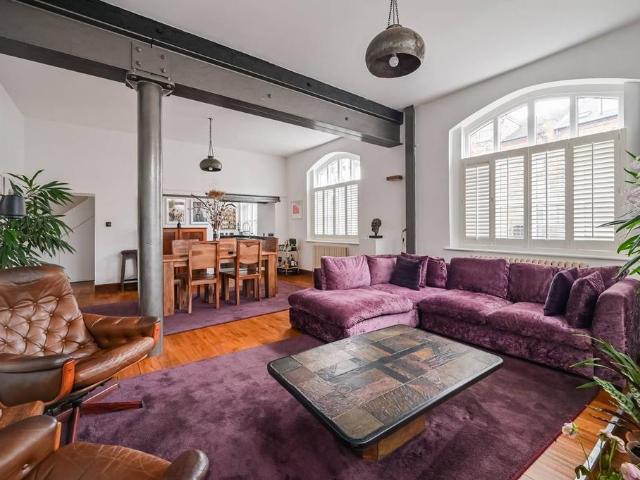 Flat for sale in Shacklewell, Greater London