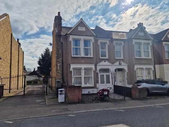 Flat for sale in London Borough of Lewisham, Greater London