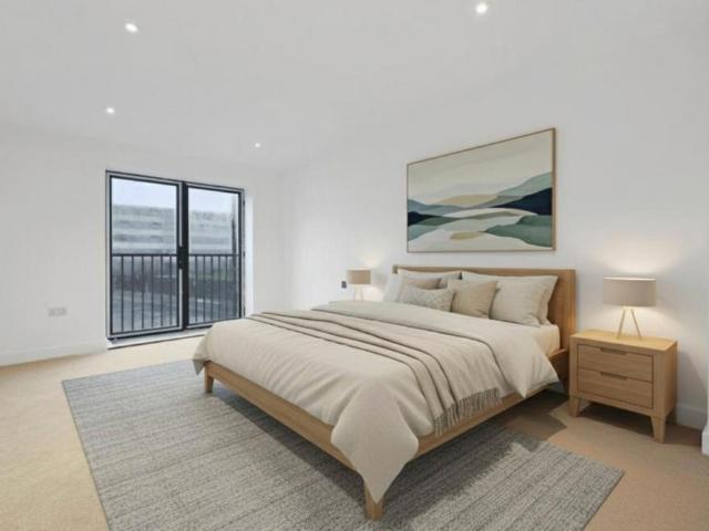 Flat for sale in London Borough of Hounslow, Greater London