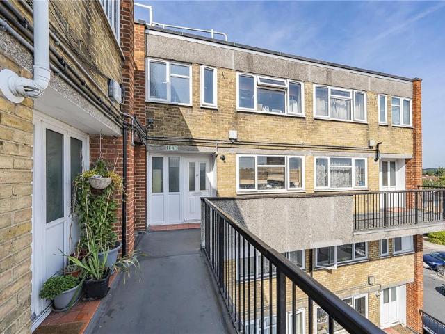 Flat for sale in New Malden, Greater London