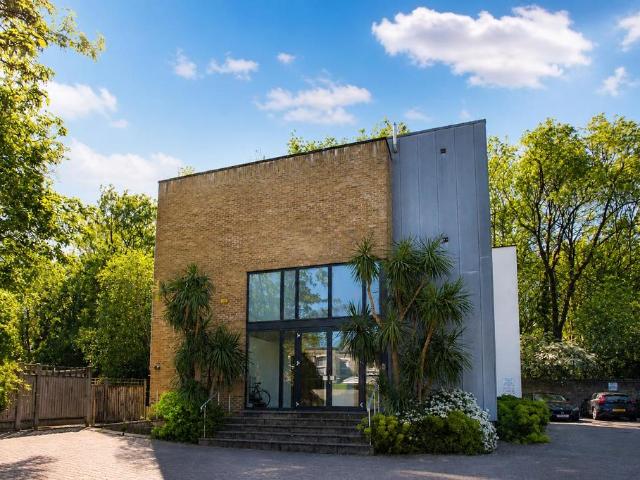 Flat for sale in Stamford Hill, Greater London