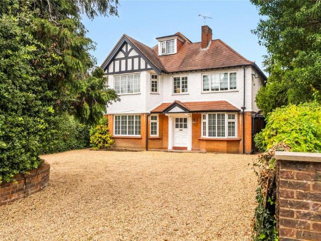 Flat for sale in Surbiton, Greater London