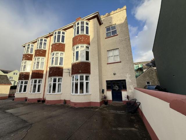 Flat for sale in Tenby, Wales