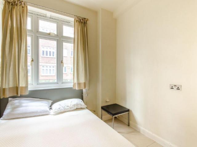 Flat for sale in St. John's Wood, Greater London