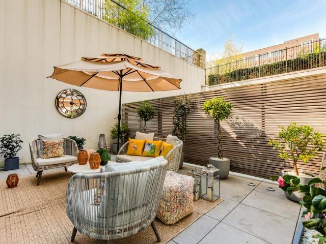 Flat for sale in West Kensington, Greater London