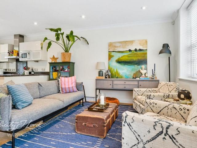 Flat for sale in Stepney, Greater London