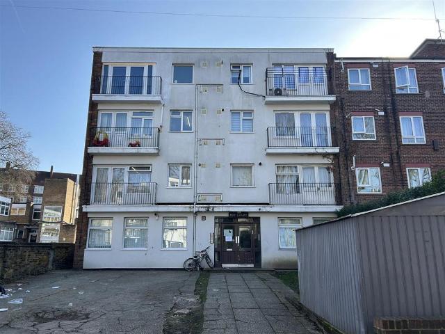 Flat for sale in West Hackney, Upper Clapton