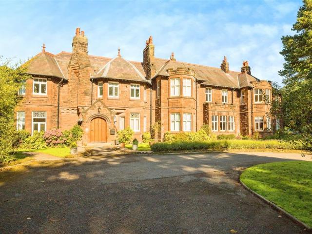 Flat for sale in Newton, Frankby