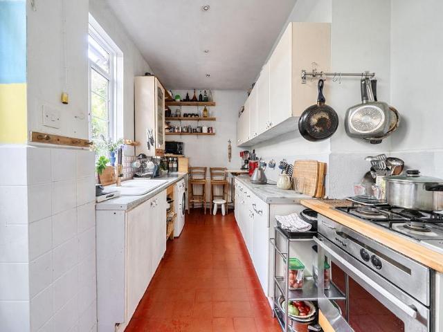 Flat for sale in London Borough of Hounslow, Greater London