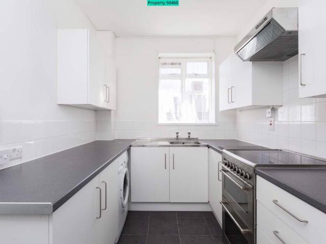 Flat for sale in Limehouse, Greater London