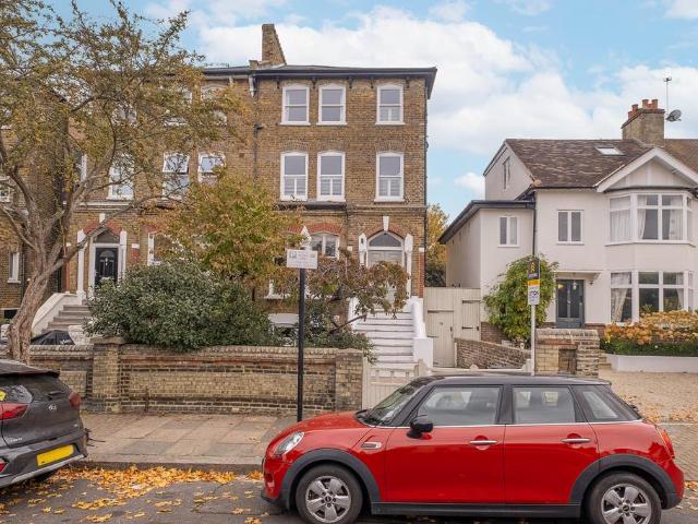 Flat for sale in Earlsfield, Greater London