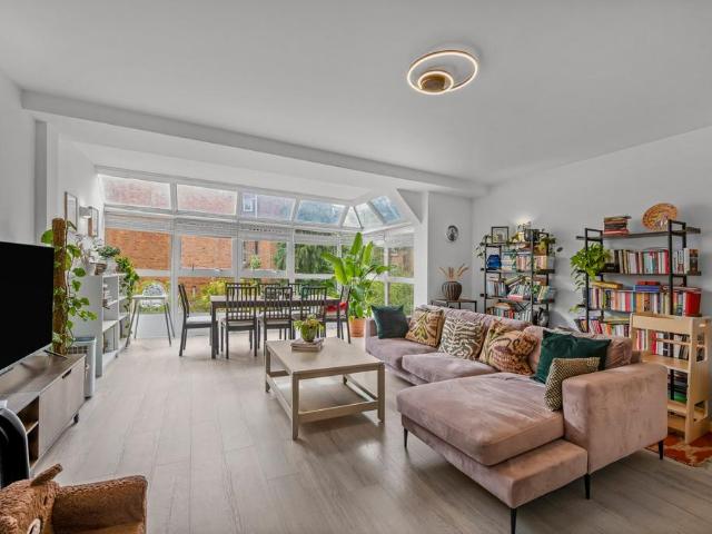 Flat for sale in South Hampstead, Greater London