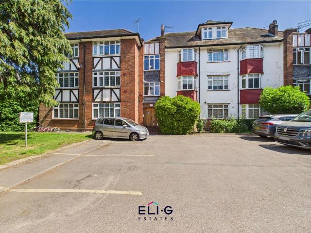Flat for sale in Golders Green, Greater London