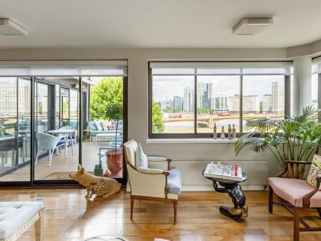 Flat for sale in Greater London