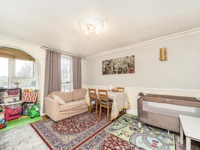 Flat for sale in Bromley-by-Bow, Poplar Grove