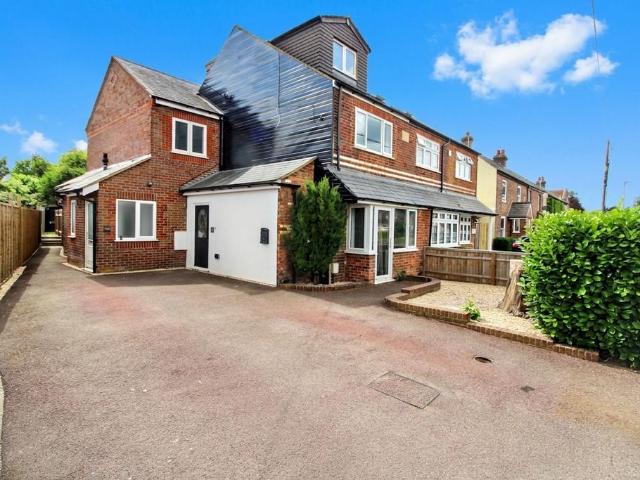 Flat for sale in Little Missenden, Buckinghamshire