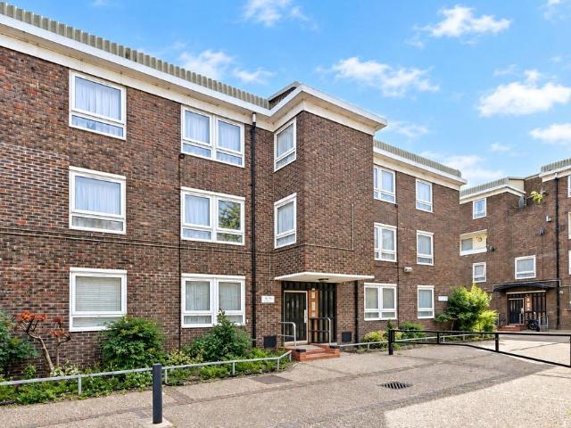 Flat for sale in Bromley-by-Bow, Greater London
