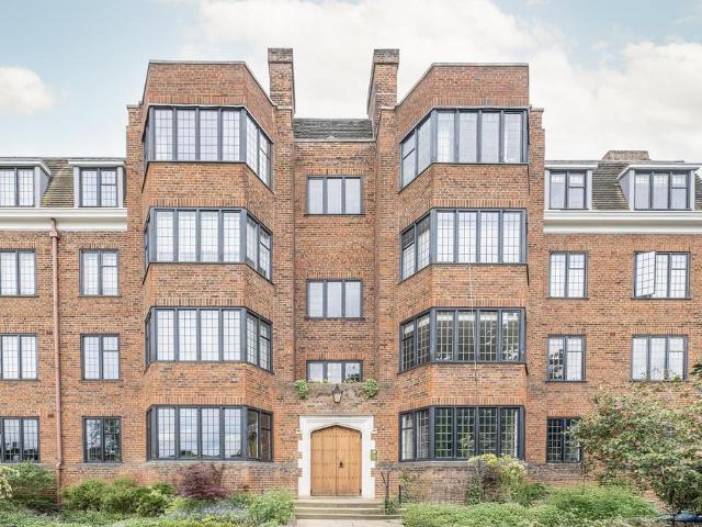 Flat for sale in Putney, Greater London